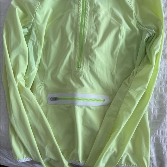 Lululemon windbreaker with reflective details - Picture 5 of 6